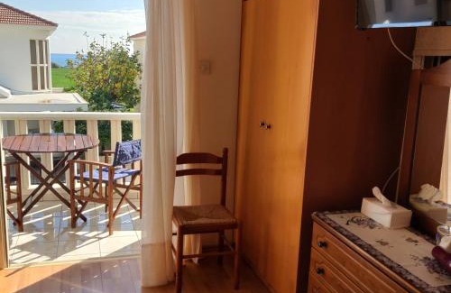 Pervolia House | Quiet holiday house near the beach