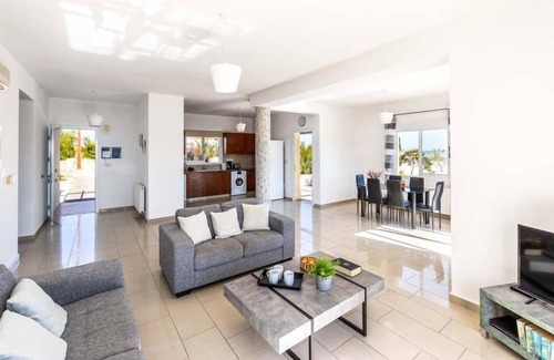 Latchi Villa | R 5002 Villa Andreas with Dining Facilities,Comfortable Seating & Dishwasher.