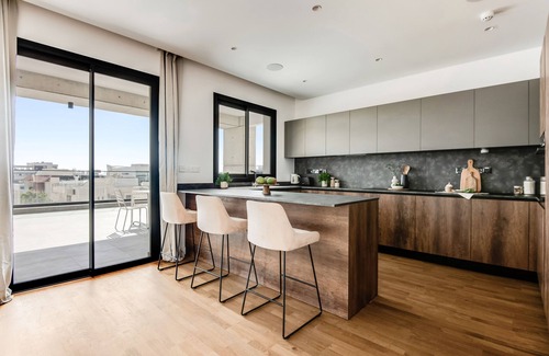 Limassol Apartment | Sanders Crystal 1 - Top 4-Bdr Apt w Shared Pool