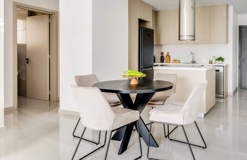 Neapolis Apartment | Sanders Premier - Cozy 2 bdr apt With Balcony