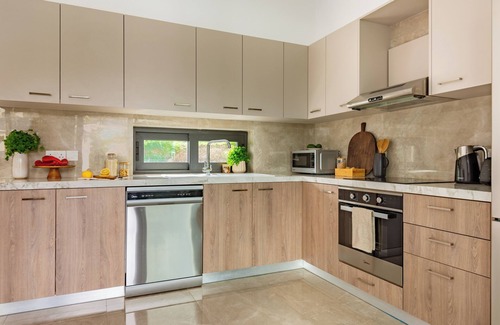 Agios Tychon Apartment | Sanders River Plaza - Airy 1-Bdr Apt with Balcony