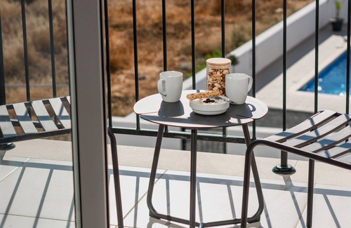 Tremithousa Villa | Sanders White Mountains - Vibrant Villa with Pool