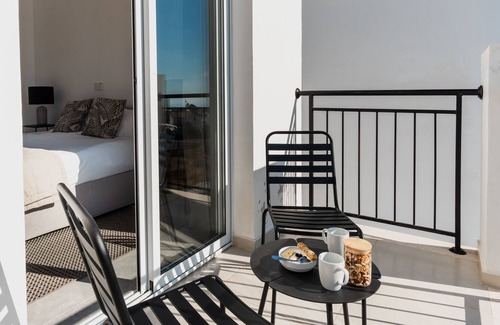 Tremithousa Villa | Sanders White Mountains - Vibrant Villa with Pool