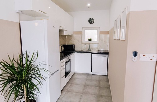 Larnaca Apartment | Shelter next to the beach