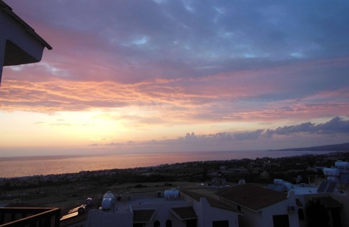 Melanos House | Spacious 2 Bed House with amazing sea views, new aircon & wifi - Great location!