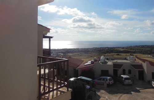 Melanos House | Spacious 2 Bed House with amazing sea views, new aircon & wifi - Great location!