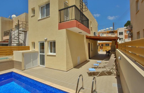 Universal Villa | Star House