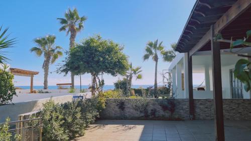 Meneou Apartment | STAY Crystal Waves Maisonette