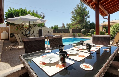 Tremithousa Villa | Superb 2-bedroom 2-bathroom Traditional Stone Cottage