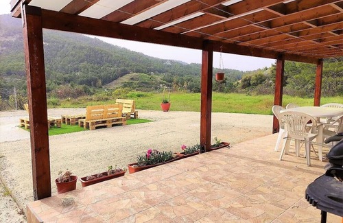 Vasa Koilaniou Cabin | The Cosy Mountain Cabin with Stunning Views in Kardama Forest