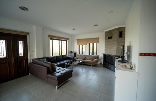 Kalo Chorio Villa | The Hill: Mountain Sky Villa Retreat