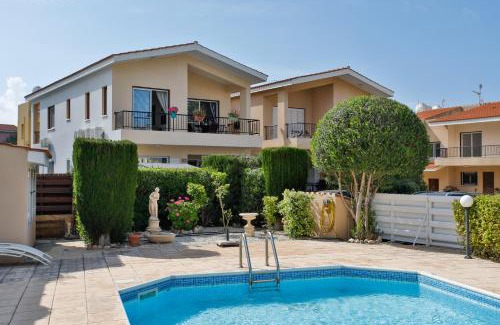 Peyia Town Apartment | The Marilouize Apartment