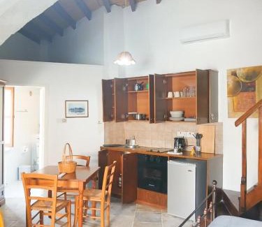 Skarinou Apartment | Traditional Cozy Retreat