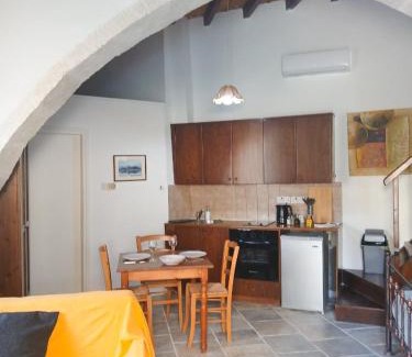 Skarinou Apartment | Traditional Cozy Retreat