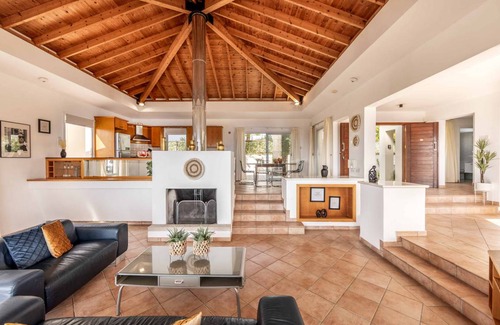 Peyia Town Villa | Villa ∙ 3 bedrooms ∙ 6 guests