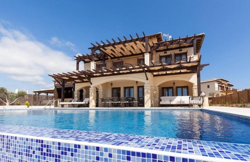 Aphrodite Hills Villa | Villa ∙ 4 bedrooms ∙ 8 guests