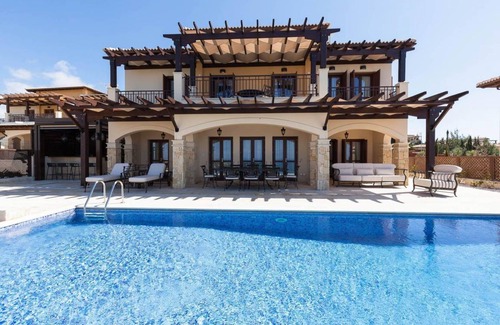 Aphrodite Hills Villa | Villa ∙ 4 bedrooms ∙ 8 guests