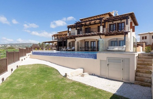 Aphrodite Hills Villa | Villa ∙ 4 bedrooms ∙ 8 guests