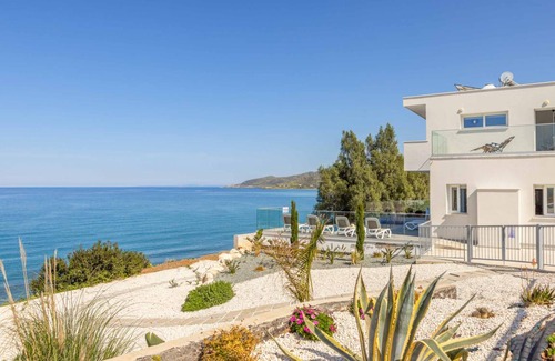 Pachyammos Villa | Villa ∙ 4 bedrooms ∙ 7 guests