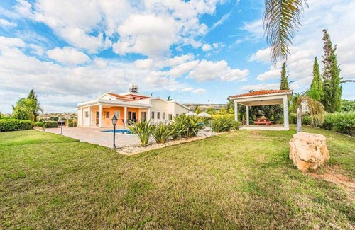 Pegeia Villa | Villa ∙ 4 bedrooms ∙ 8 guests
