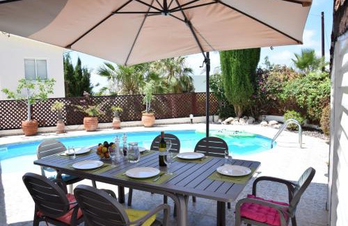 Peyia Town Villa | VILLA ALICIA with priv pool, beautiful garden and shady veranda- 5 min to the beach