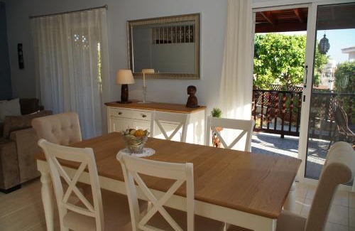 Peyia Town Villa | VILLA ALICIA with priv pool, beautiful garden and shady veranda- 5 min to the beach