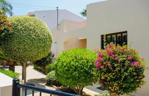 Peyia Town Villa | Villa Katerina: Coral Bay, Laourou Beach