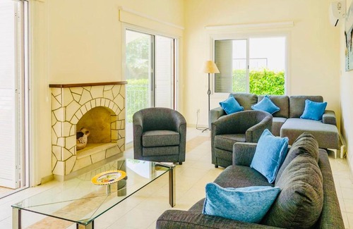 Peyia Town Villa | Villa Katerina: Coral Bay, Laourou Beach