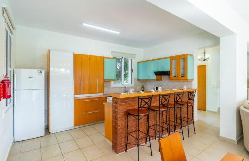 Possidon Beach Gardens Villa | Villa Poseidon Gardens by Ezoria Villas