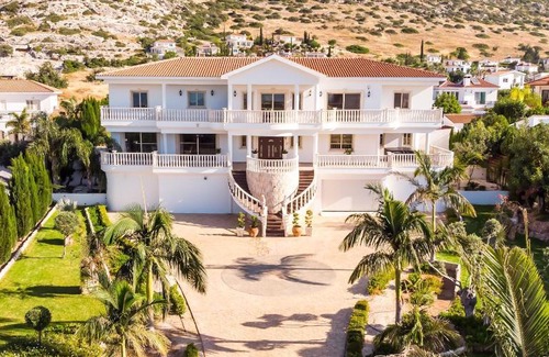 Peyia Town Villa | Villa Royale