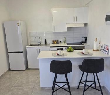 Agios Tychon Apartment | White Sea View Apartment
