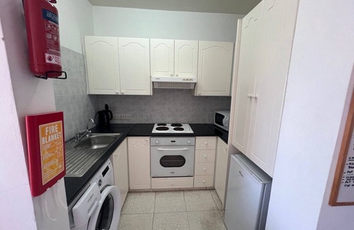 Paphos Apartment | 1 Bed Apt In Kings Palace With Sea & Pool Views. Sleeps 2, TV, Wi-Fi, AC