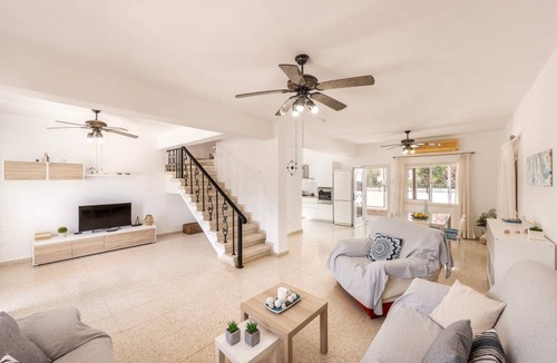 Ayia Thekla Villa | 100 m² Villa ∙ 3 bedrooms ∙ 6 guests