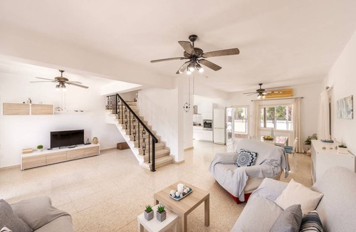 Ayia Thekla Villa | 100 m² Villa ∙ 3 bedrooms ∙ 6 guests