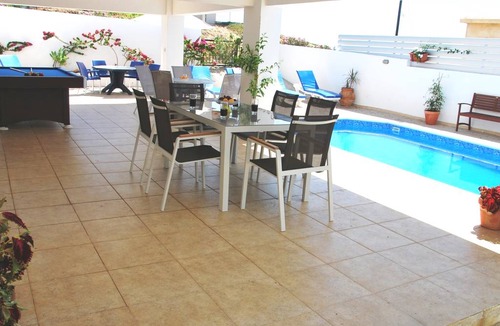 Pomos Villa | 110 m² Villa ∙ 5 bedrooms ∙ 12 guests