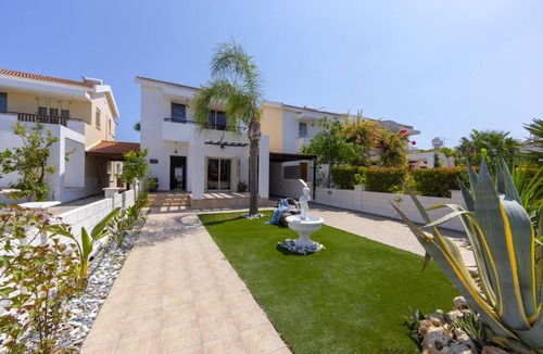 Meneou Villa | 130 m² Villa ∙ 3 bedrooms ∙ 6 guests