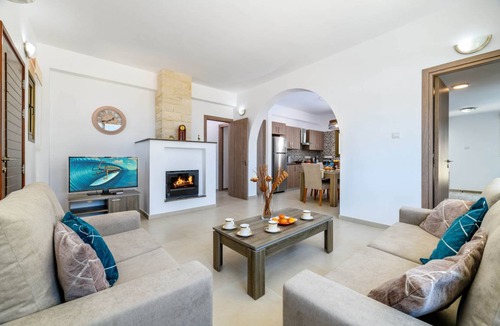 Ayia Thekla House | 140 m² Bungalow ∙ 3 bedrooms ∙ 6 guests