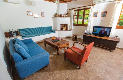 Pomos House | 140 m² House ∙ 2 bedrooms ∙ 4 guests
