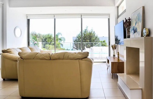 Miliou House | 140 m² House ∙ 3 bedrooms ∙ 6 guests