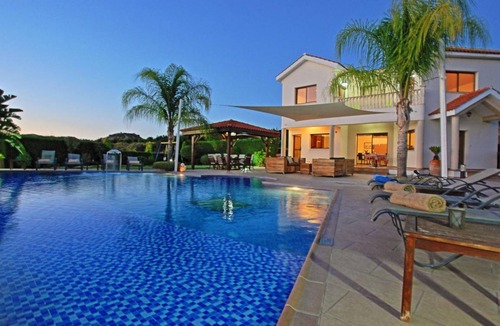 Pano Arodhes Villa | 140 m² Villa ∙ 4 bedrooms ∙ 8 guests