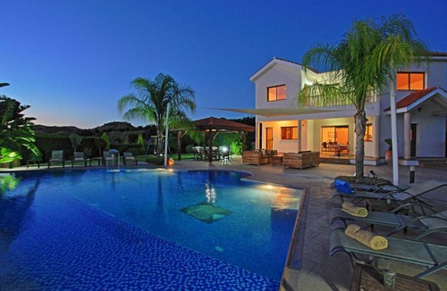Pano Arodhes Villa | 140 m² Villa ∙ 4 bedrooms ∙ 8 guests