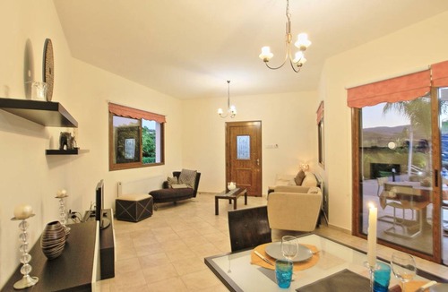 Pano Arodhes Villa | 140 m² Villa ∙ 4 bedrooms ∙ 8 guests