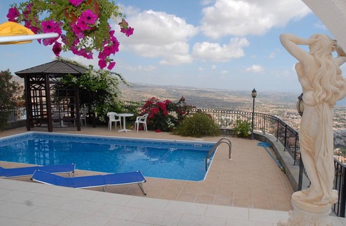 Peyia Town Villa | 150 m² Villa ∙ 3 bedrooms ∙ 6 guests