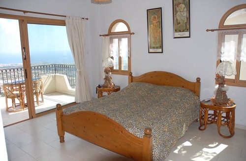 Peyia Town Villa | 150 m² Villa ∙ 3 bedrooms ∙ 6 guests