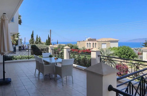 Latchi House | 160 m² House ∙ 2 bedrooms ∙ 4 guests