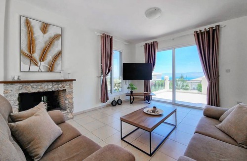 Latchi House | 160 m² House ∙ 2 bedrooms ∙ 4 guests