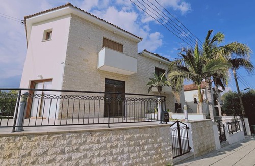 Oroklini House | 160 m² House ∙ 3 bedrooms ∙ 4 guests