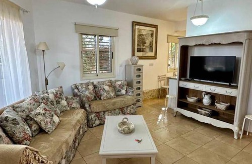 Pyrgos House | 160 m² House ∙ 3 bedrooms ∙ 6 guests