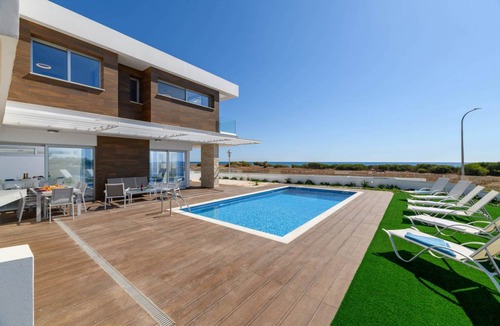 Ayia Thekla Villa | 160 m² Villa ∙ 3 bedrooms ∙ 6 guests