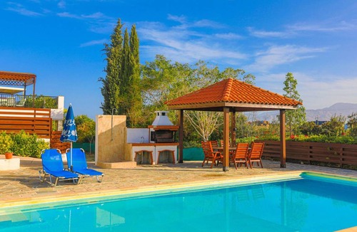 Latchi Villa | 165 m² Villa ∙ 3 bedrooms ∙ 6 guests
